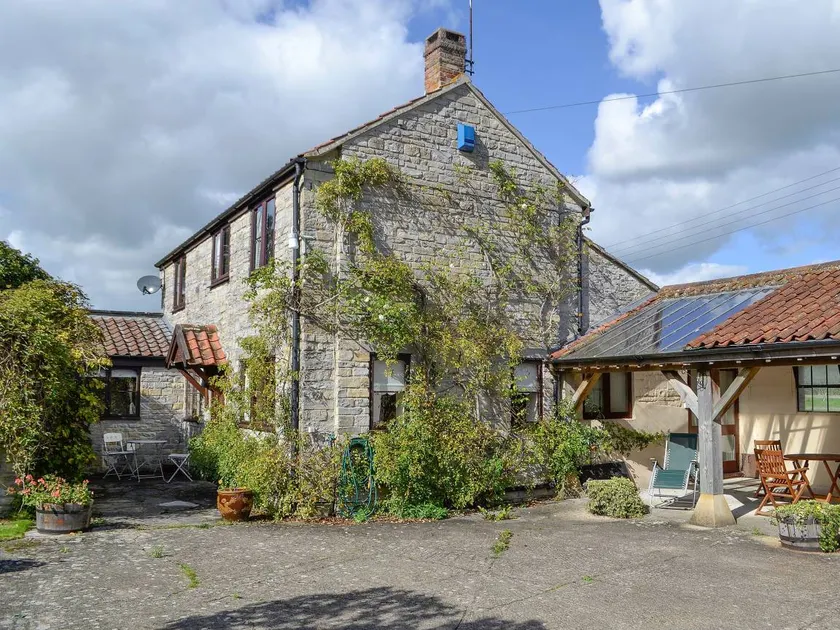 Family-oriented charming cottage with garden & barbecue | River view - Image 1