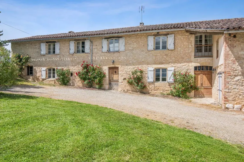 Villa Spacieuse Avec Piscine Privee, A Salies, 250 M2, 6 Chbres - Image 1