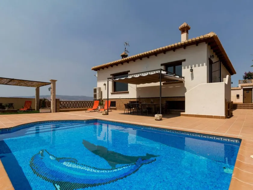 Agréable villa entièrement équipée avec piscine privée, terrasse et barbecue | Vue montagne - Image 1