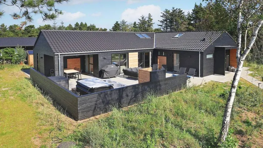 House with sauna, barbeque & hot tub - Image 1