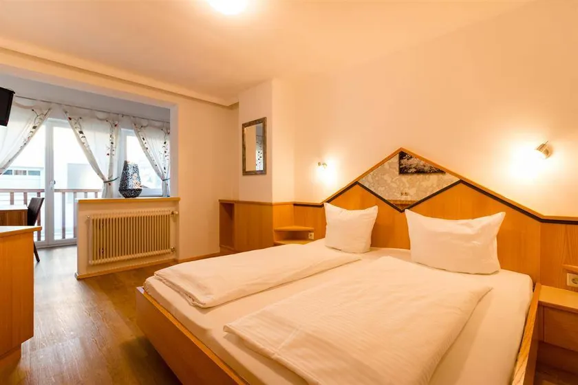 Double room, shower or bath, toilet - Image 1