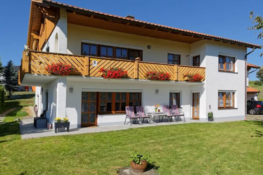 House with BBQ & garden - Image 1