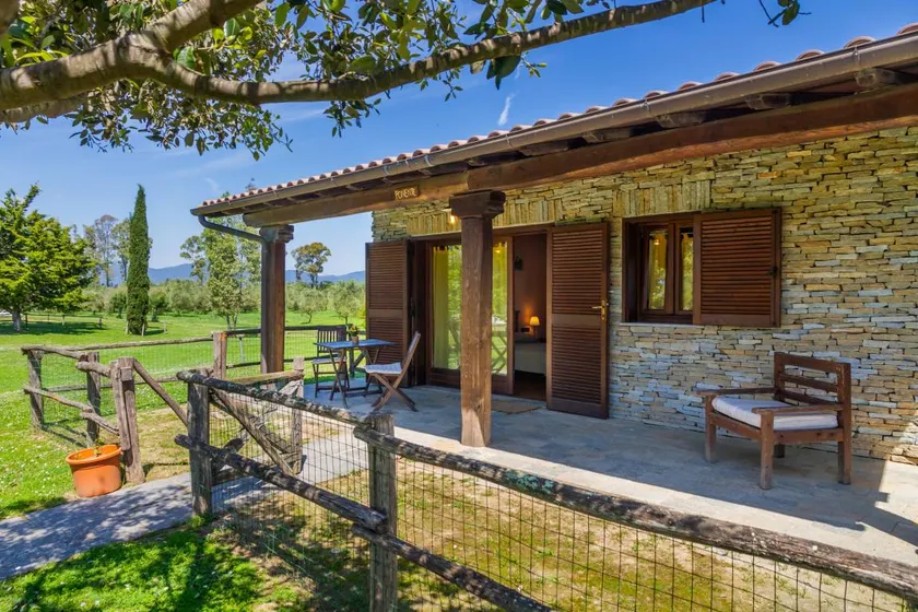 Apartment 'Ponente' with Shared Pool, Private Entrance and Air Conditioning - Image 1