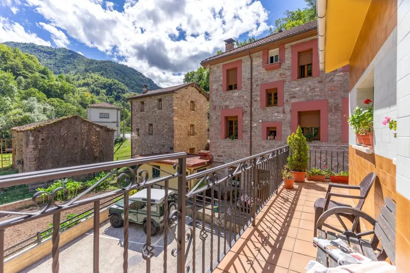 House with terrace, garden & barbeque | Mountain view | Dogs allowed - Image 1