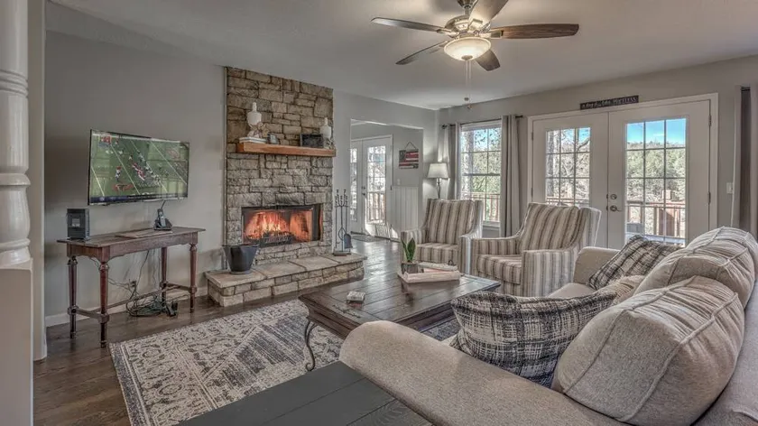 Holiday home with barbeque & terrace | Lake view - Image 1