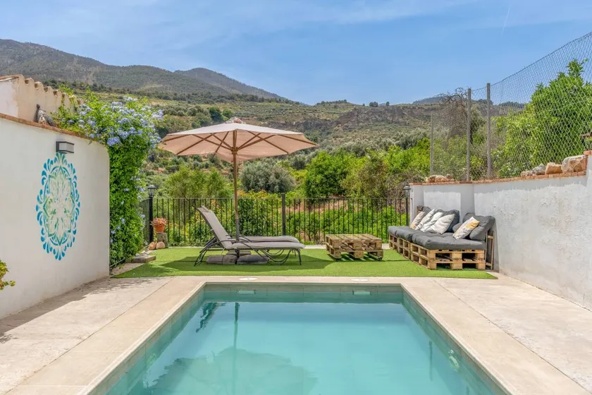 Maison de vacances avec barbecue, piscine privée et terrasse | Vue montagne | Idéale pour le télétravail - Image 1