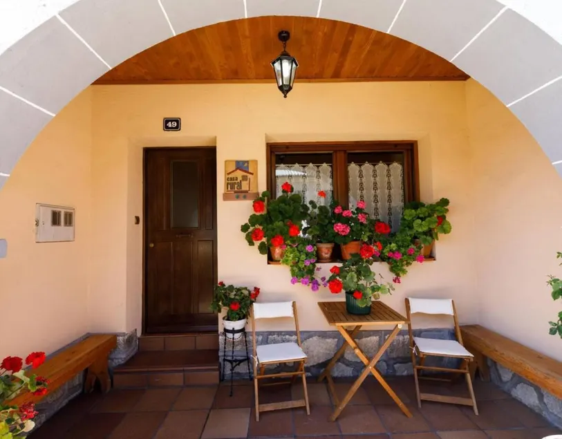 House with terrace - Image 1