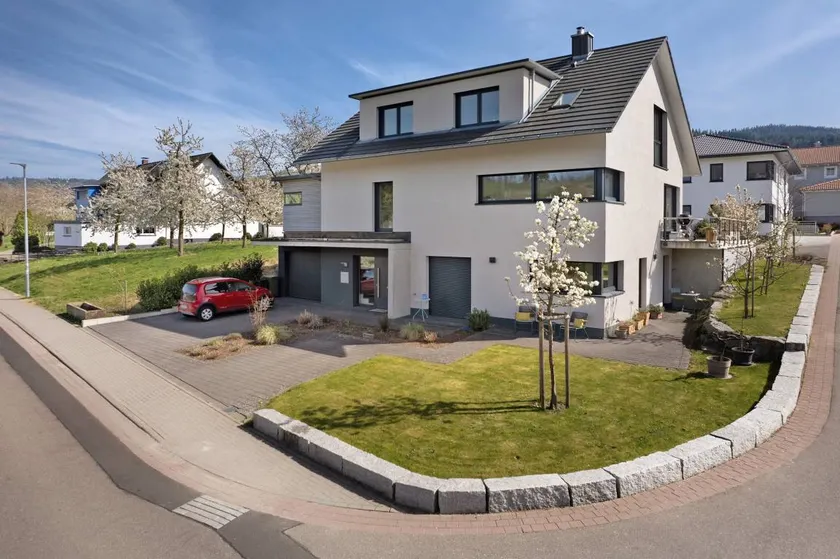 Flat with terrace, sauna & garden | Mountain view - Image 1