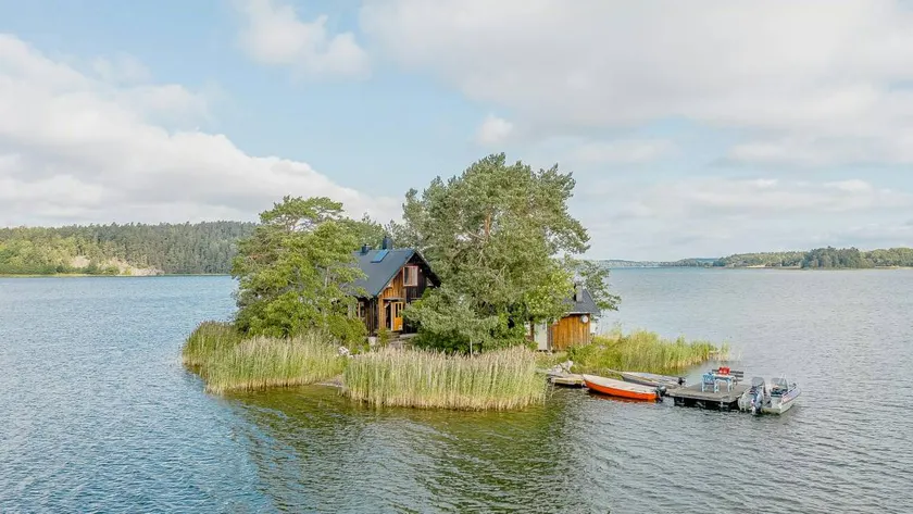 Cabin on private island in Stockholm's archipelago - Image 1