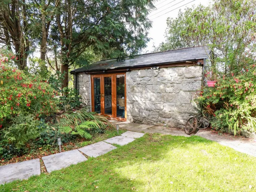 Cottage with barbeque & garden - Image 1