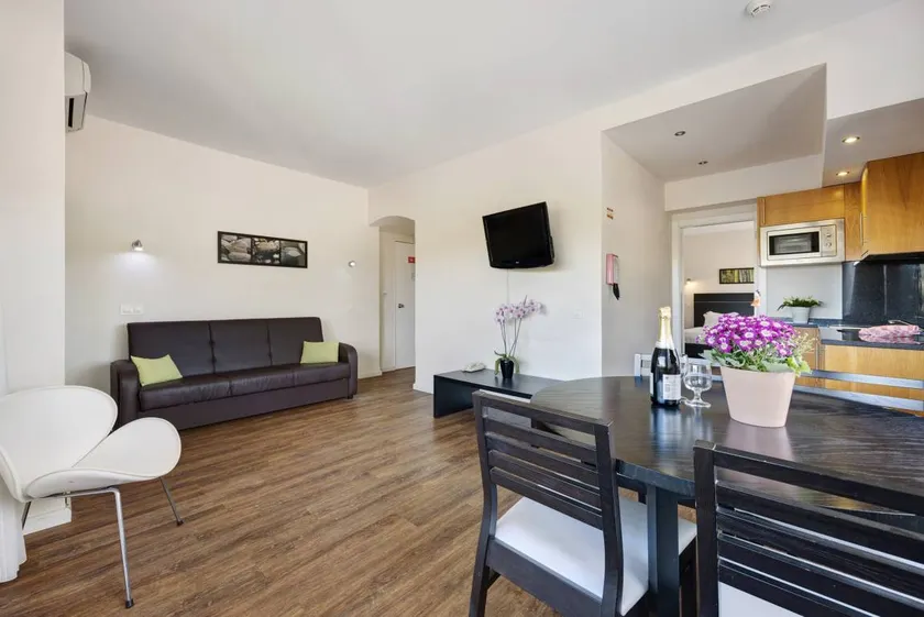 Apartamento T1 Atlântico - Image 1