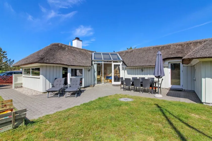 Fully equipped charming holiday home with jacuzzi & terrace | Pets allowed - Image 1