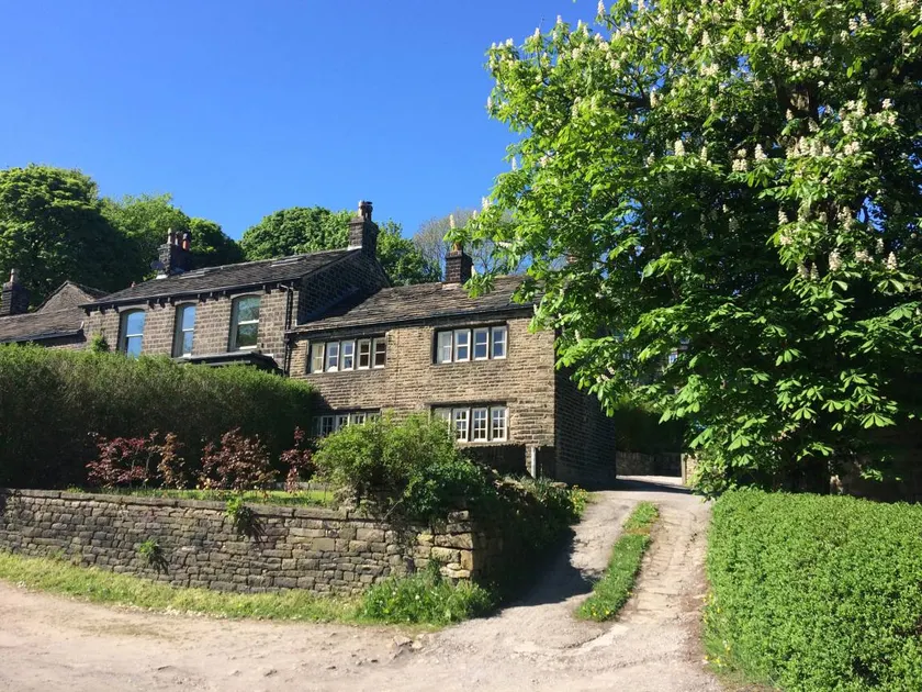 Cottage with garden - Image 1
