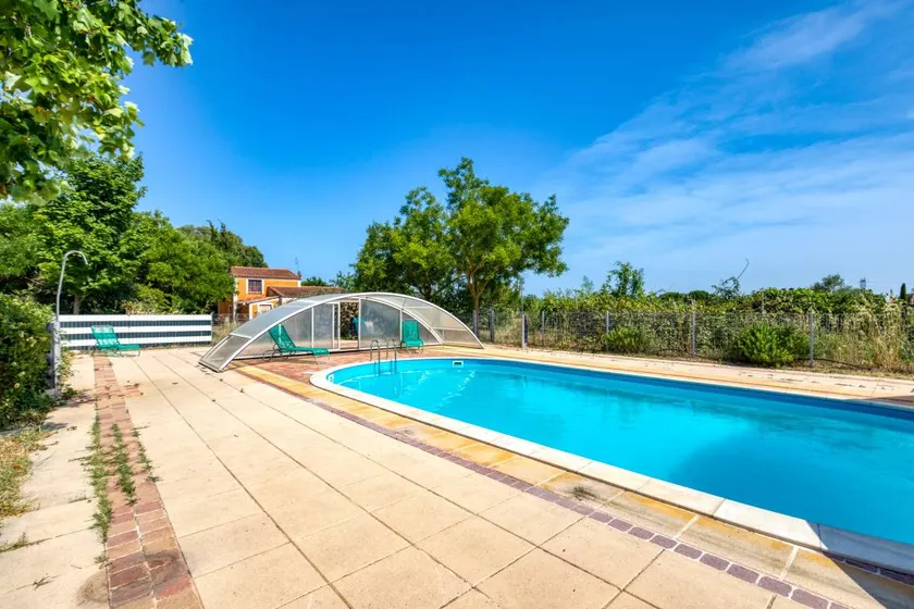 Lovely Riverside Studio with shared pool and private terrace - Image 1