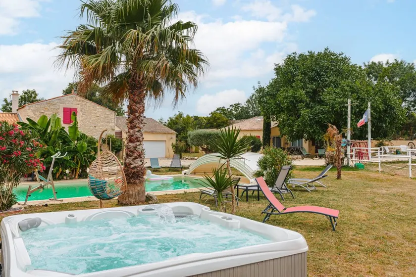Ferienhaus mit Terrasse, Pool und Garten | Gartenblick - Image 1
