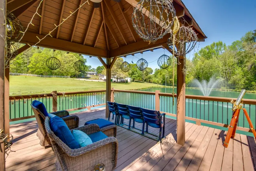 Shared Game Room & Lake Access: Hiram Apartment - Image 1