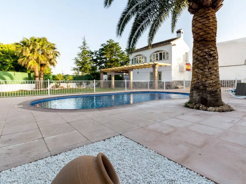 Grande villa avec jacuzzi, jardin et terrasse | Vue montagne - Image 1