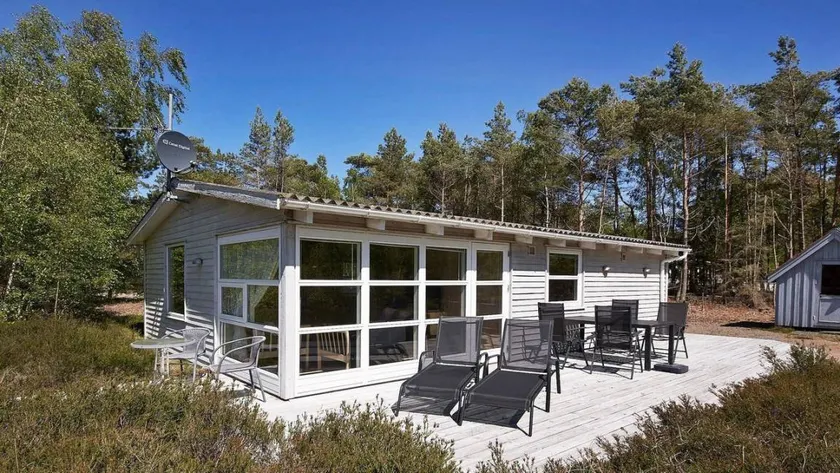 Holiday home with terrace & BBQ - Image 1