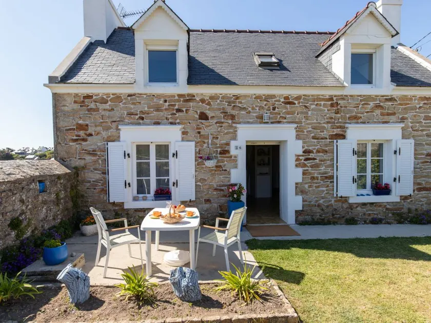 Holiday home with barbecue, terrace & garden | Nature view - Image 1