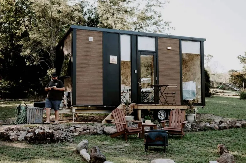 Tiny Glamping in Mount Perry, Ideal to Explore Mount Walsh National Park - Image 1