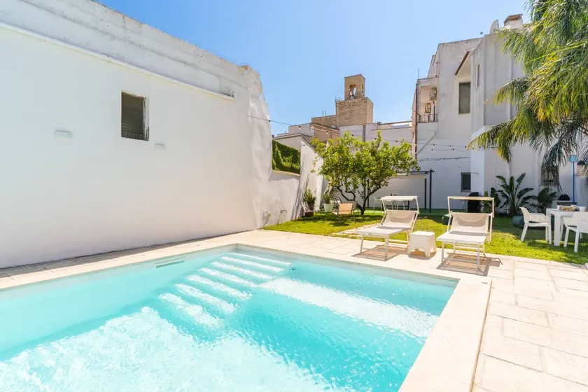 Villa mit Garten, Terrasse und Pool | Gartenblick - Image 1