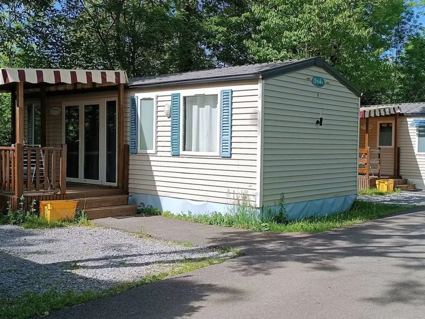 Mobile home with pool - Image 1
