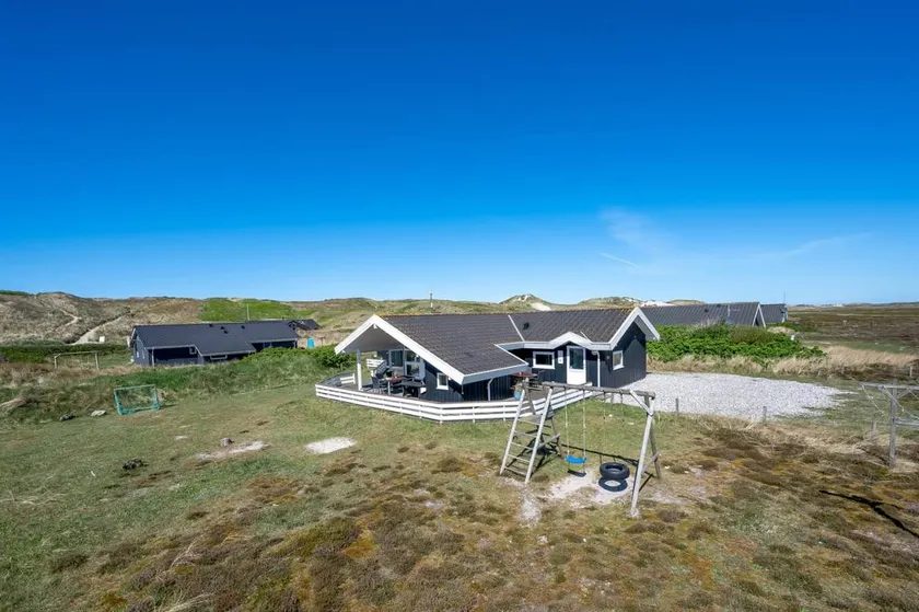 Fully equipped house with sauna, hot tub & terrace | Beach nearby - Image 1