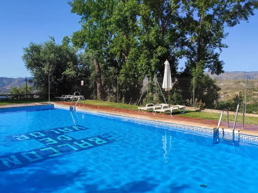 Flat with garden, pool & barbeque - Image 1