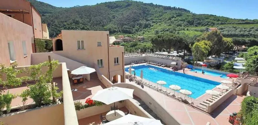 Appartement avec terrasse, piscine et jardin - Image 1