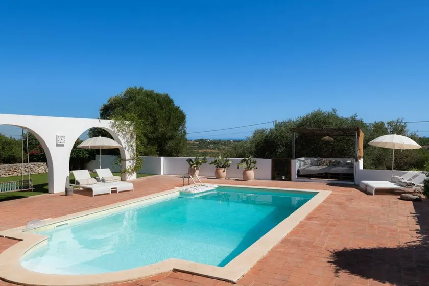 Maison adaptée aux familles avec terrasse, piscine privée et barbecue | Vue jardin | Adaptée au travail à distance - Image 1