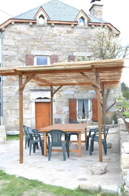 Charming Aubrac Cottage: Mountain View, Wi-Fi, Accessible, Sleeps 12 - Image 1