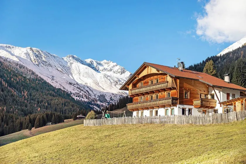 Apartment „Burgerhof Dolomiten“ mit Bergblick, großer privater Terrasse und WLAN - Image 1