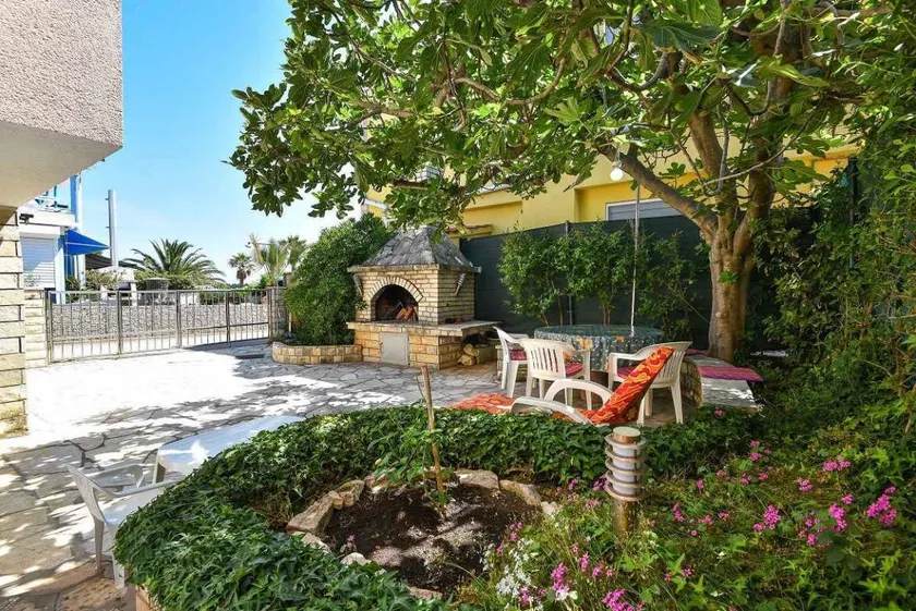 Holiday apartment with sea view - Image 1