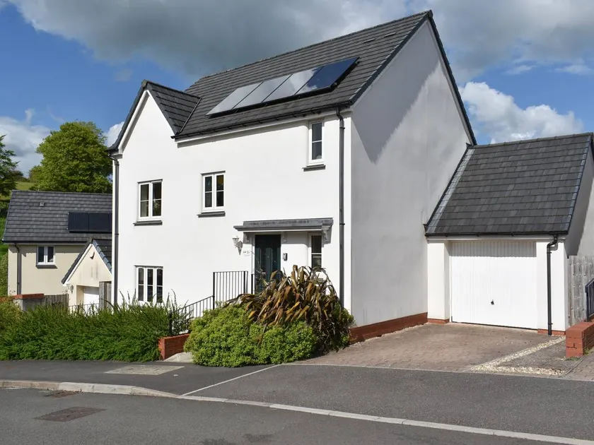 Cottage with garden & BBQ - Image 1
