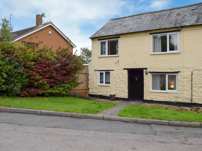 Family-friendly cottage with garden | River view | Pets are welcome - Image 1