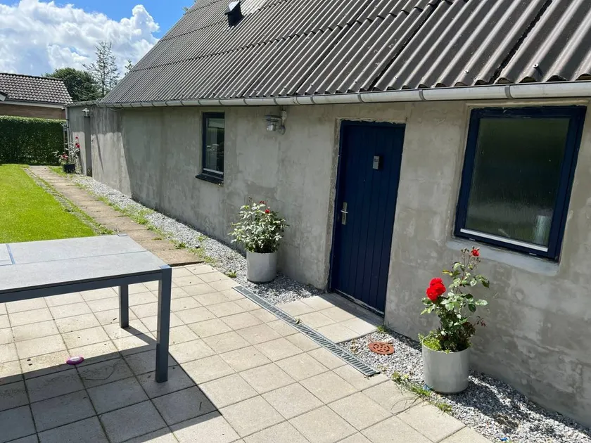 House with barbecue, terrace & garden - Image 1