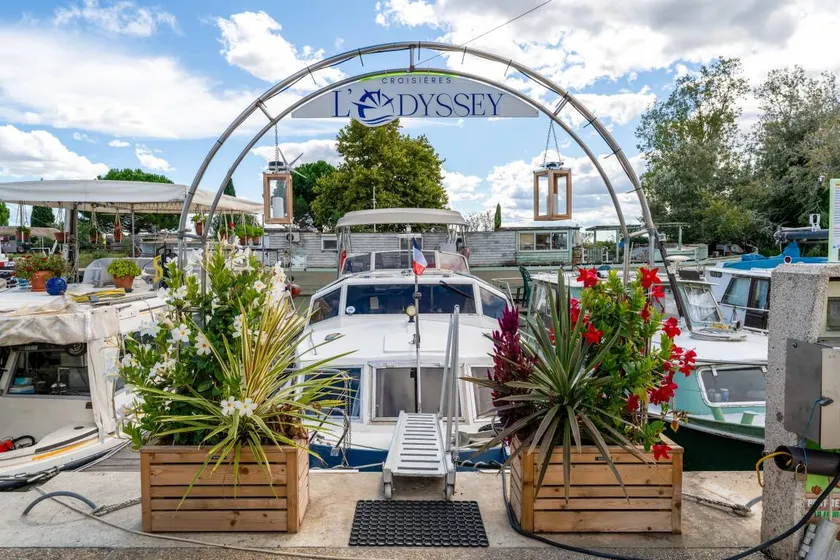 Boat with terrace | Lake view - Image 1