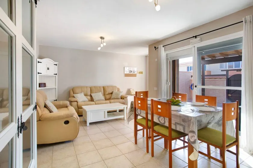 Holiday home with BBQ & terrace - Image 1