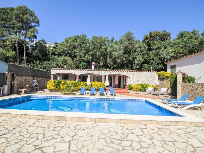 Appartement avec terrasse, piscine privée et barbecue - Image 1
