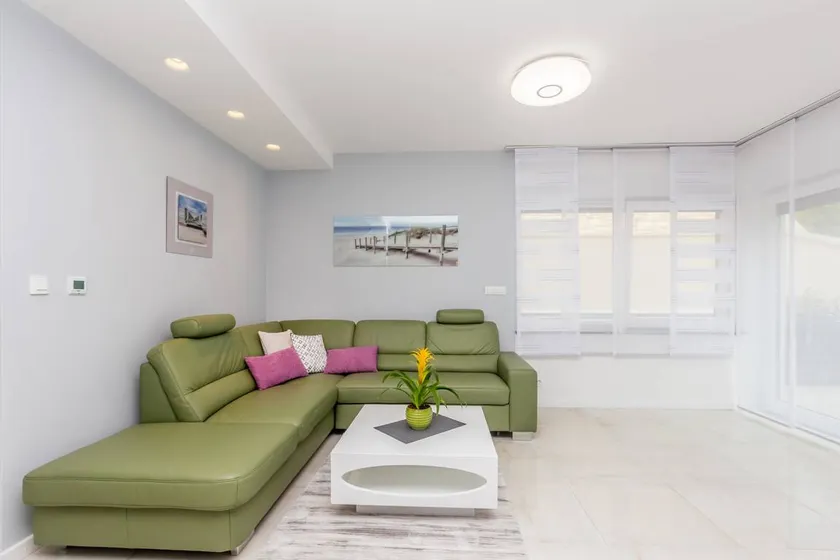 Spacious two bedroom house in Malinska - Image 1