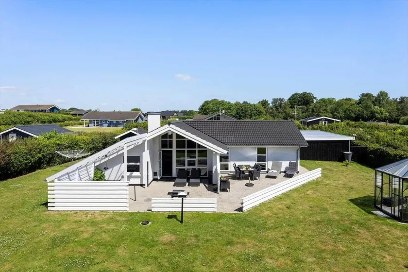 Children-friendly beautiful holiday home with BBQ, jacuzzi & sauna - Image 1