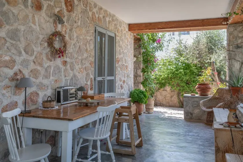 Family-oriented villa with terrace & garden | Sea view | Perfect for remote work | Dogs allowed - Image 1