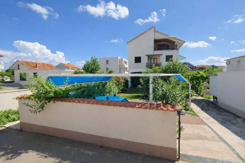Apartment with terrace & barbeque | Garden view - Image 1