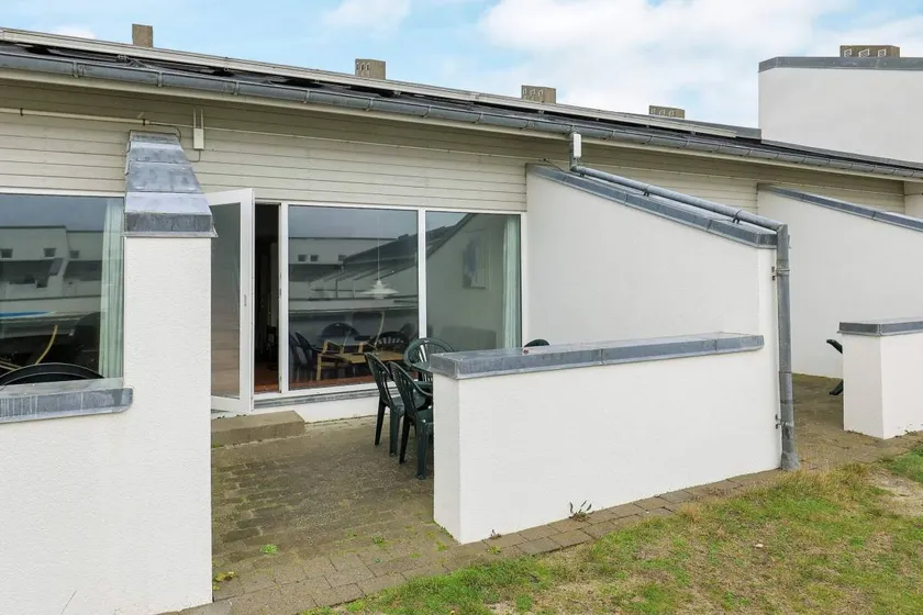 Apartment with terrace, sauna & pool | Next to the beach | Pets allowed - Image 1