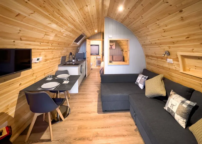Luxury Castle Pod with Hot Tub Pet Friendly - Image 1
