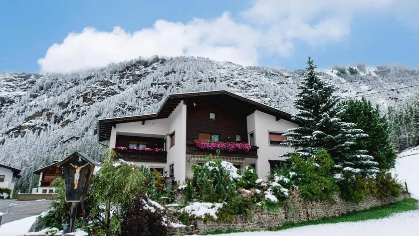 Nice holiday home with 6 bedrooms for 10 persons - Image 1