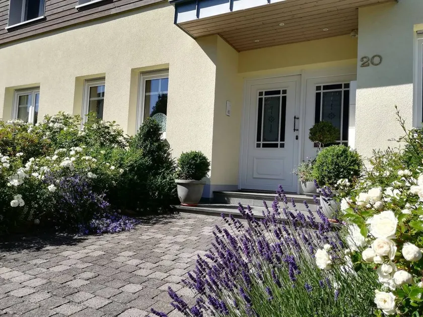 Flat with fast internet | Garden view - Image 1