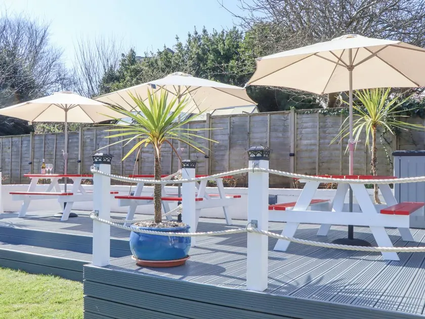 Family-friendly cottage with garden | Beach view - Image 1