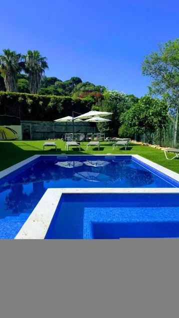 Familienfreundliches wunderschönes Ferienhaus mit Whirlpool, Garten und Terrasse | Bergblick | Perfekt für die Arbeit von Zuhause | Haustiere erlaubt - Image 1
