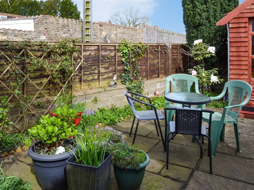 Green Shutters - Image 1
